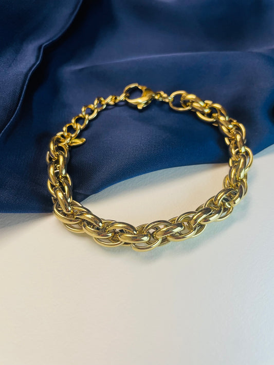 Le bracelet Marion est en acier inoxydable. Bracelet composé d'une grosse maille effet torsadé. Un bijoux très classique et indémodable, un coup de cœur ! Bijoux fantaisie Clotaire-R